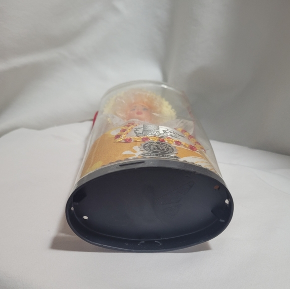 Dolls from Around the World - Picture 4 of 4